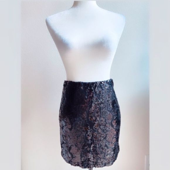 🍸 Black Sequins Mini Skirt 🍸 - Picture 6 of 8